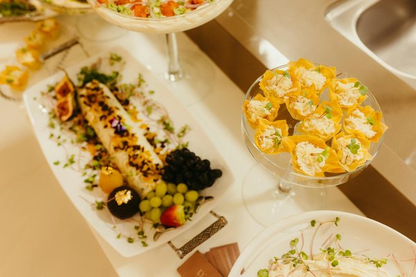 Mousse Irresistible au Chocolat Blanc : Recette Inédite aux Éclats de Pistache Croquants !